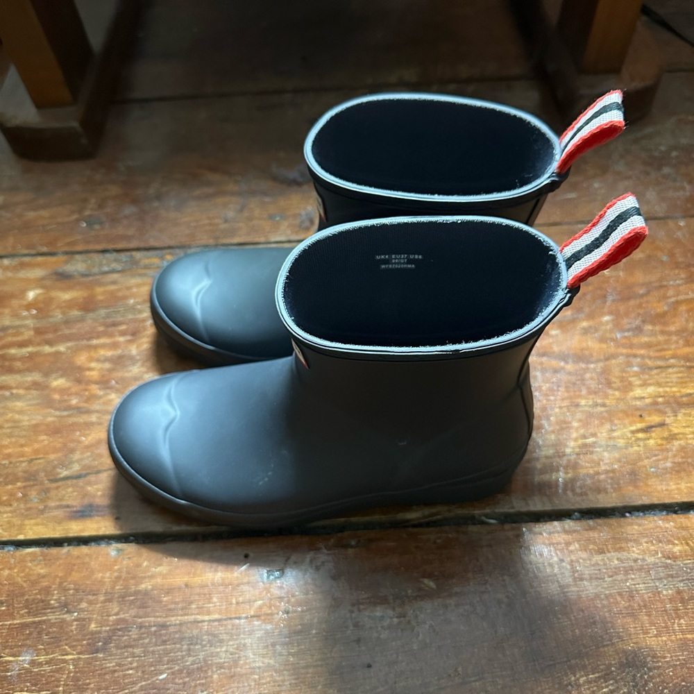 Hunter Play Black Women's Rain Boots Size: 6/37